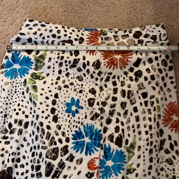 Chico’s Floral Print Capri Pants - Picture 9 of 11